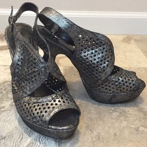 BCBG silver platform slingback heels 7.5